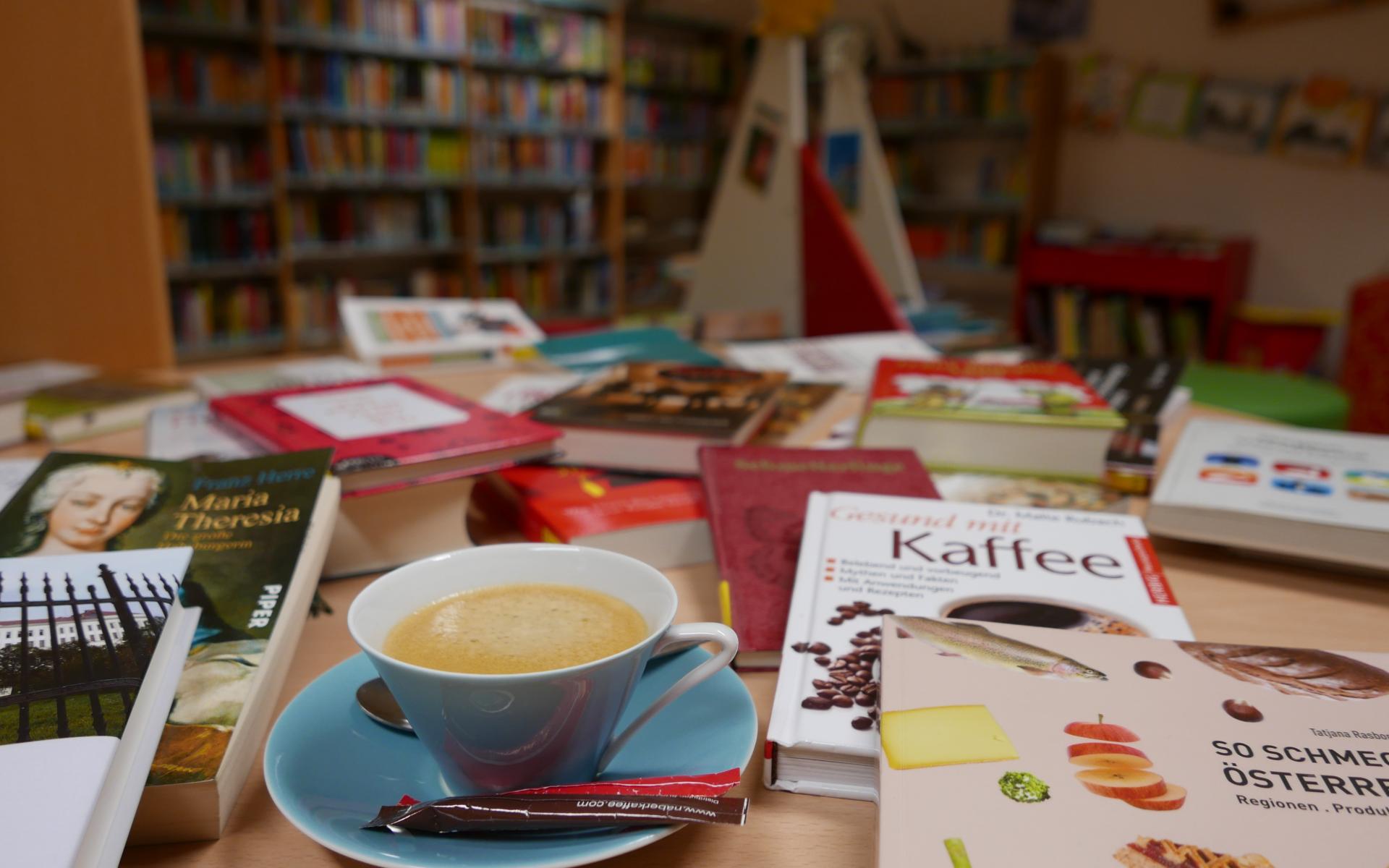 Bücher und Kaffee - eine tolle Kombination